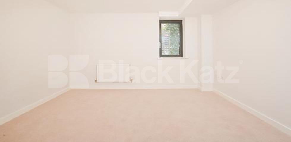 Modern one bedroom flat set within a private development mins to tube and shops Camden Road, Camden